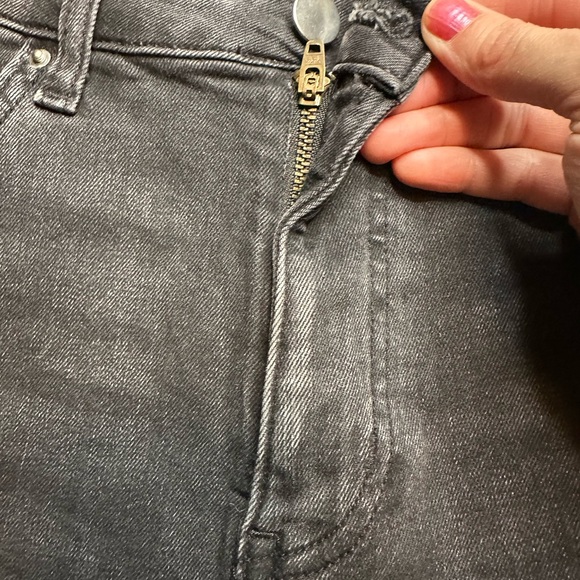 Size 6 H and M Distressed shorts - Picture 3 of 6